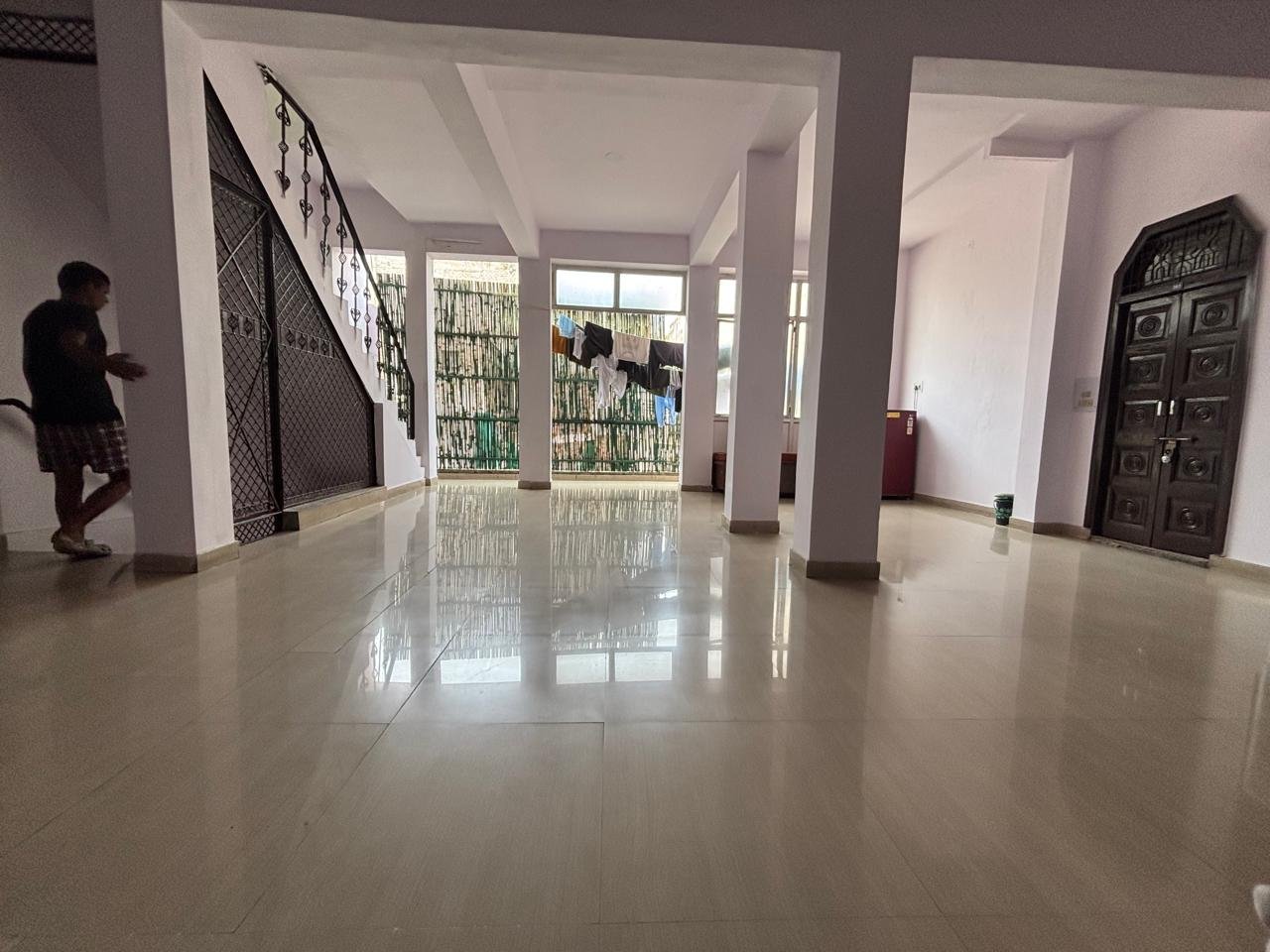 Spacious common area, private hostel Kamla Nagar Delhi